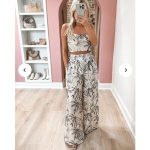 High waisted pants with belt 🩶